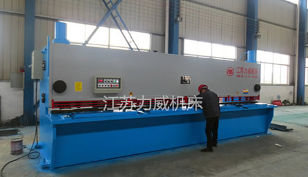 QC11Y/K普通、數(shù)控液壓閘式剪板機(jī)